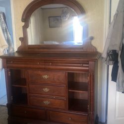 Dresser With Mirror 