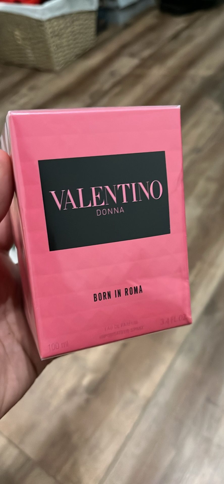 Valentino Donna (born of Roma) FEMALE