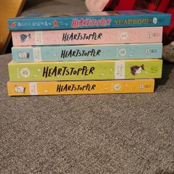 Heartstopper books 1-4 + yearbook