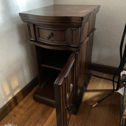 Chair side Table With Power