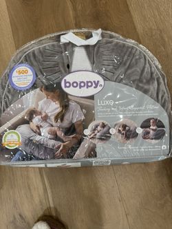 Boppy Luxe Feeding And Infant Support pillow