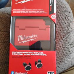 Milwaukee Earbuds 