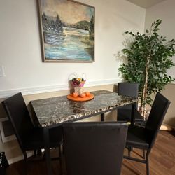 Modern 4-Piece Dining Table Set / Excellent Condition!