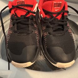 Nike Team Hustle Quick size 4.5