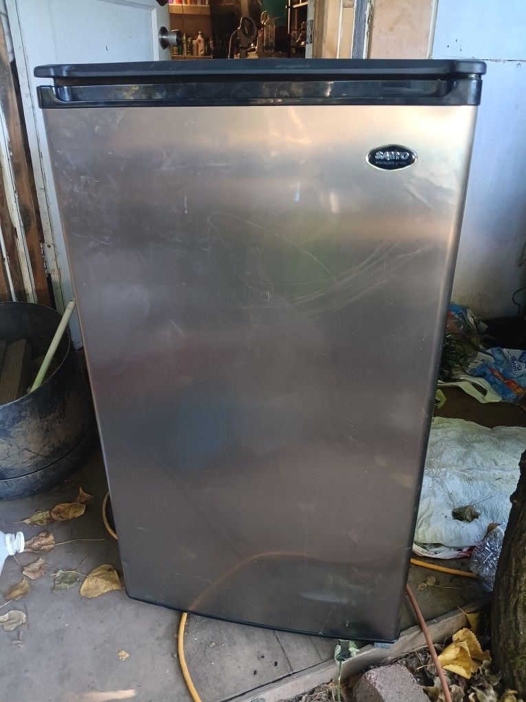 Sanyo Stainless Steel Mini Fridge