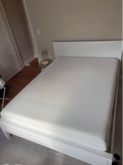 Queen Mattress & FREE MATTRESS TOPPER