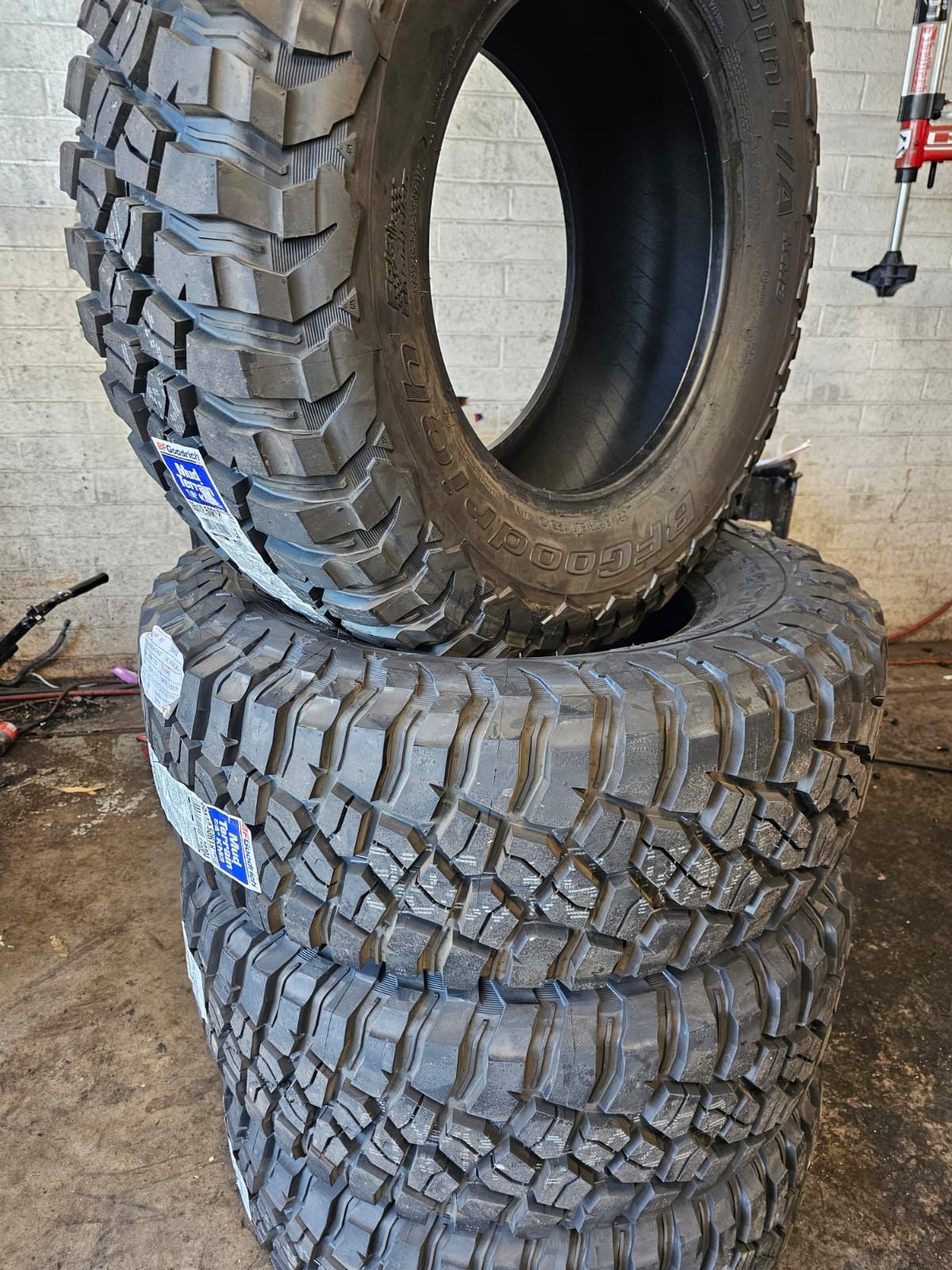 New Set Of Bf Goodrich MT 35 1250 18