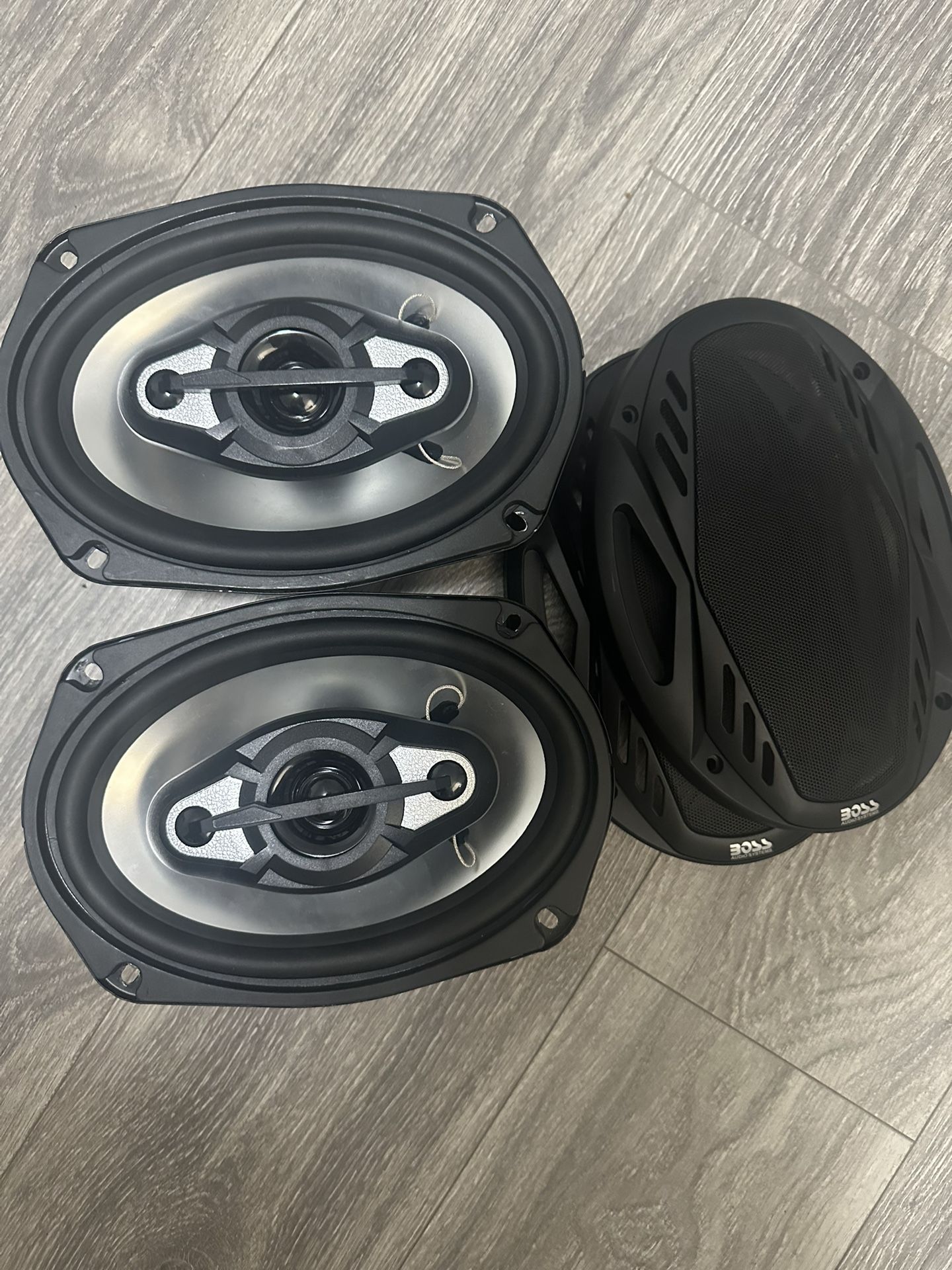 2 Boss Audio System Speakers