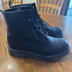 Doc Martens Air Wair Black Boots Combat Worn 1x Euro 41 US Men’s 8 Women’s 9