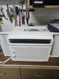 Toshiba 5k Btu Window AC + Accessories
