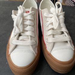 Converse Sneakers Shoes Women’s Sneakers Sz 6.5 Women’s Chuck Taylor Shoes MAKE AN OFFER!