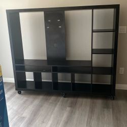 Tv Stand Up To At 60in Tv Does NOT fit a 65in Tv. 
