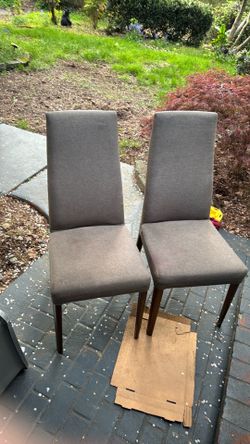 Dining room table chairs. Set of 5