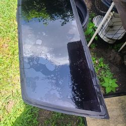 GM /CHEVY / GMC REAR WINDSHIELD (TEMPERED). READ DESCRIPTION 