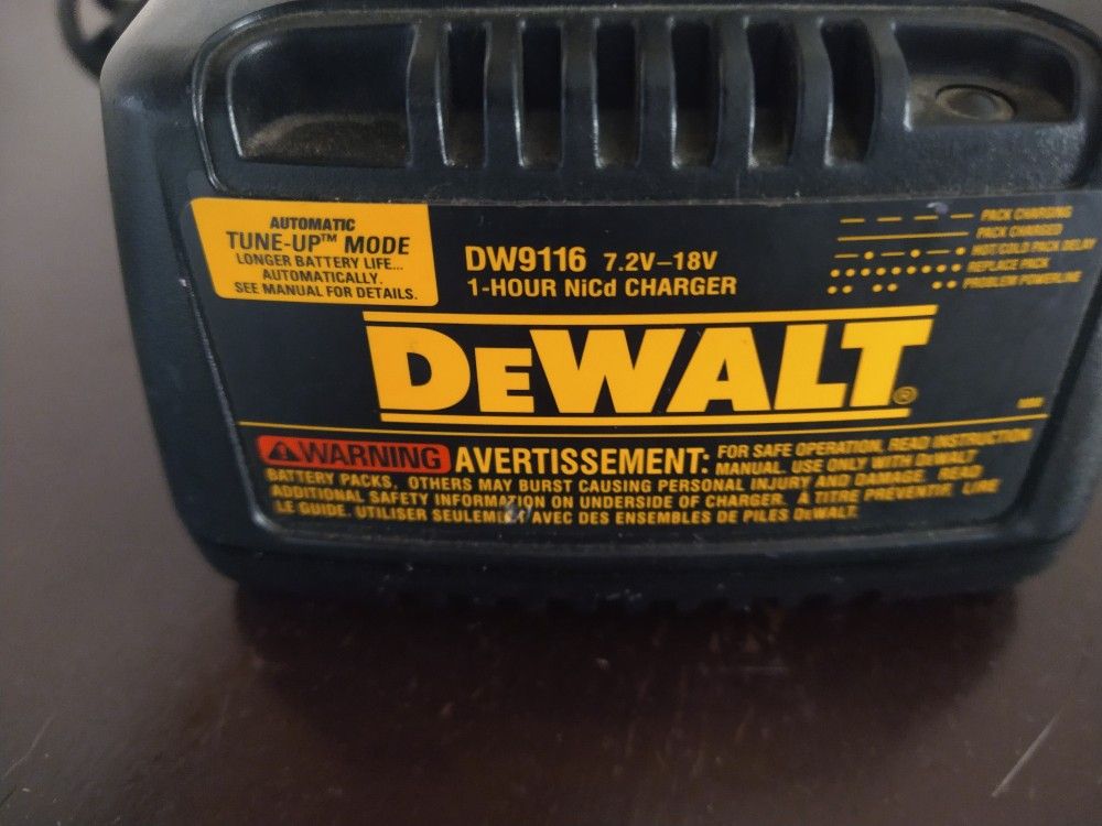 DeWalt 18 Volt Portable Electric Battery Charger
