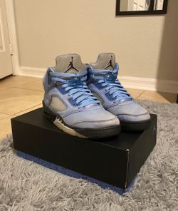 Size 9.5 - Air Jordan 5 Retro University Blue