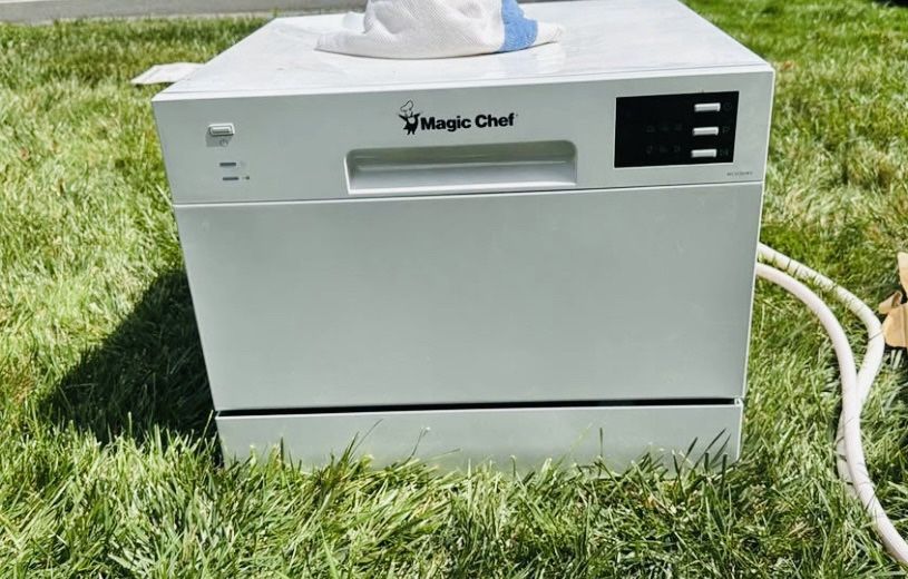 🧼 Magic Chef Portable Countertop Dishwasher – Excellent Condition!