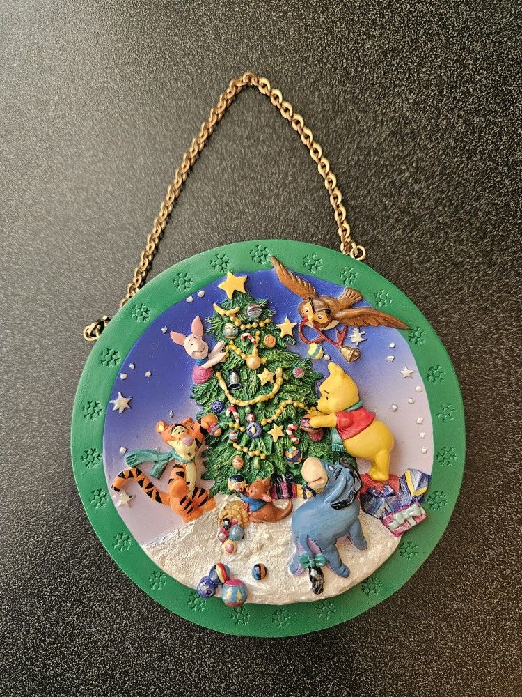 An Enchanted Christmas 3D Wall Plate With Winnie The Pooh & Friends Mini Plate
