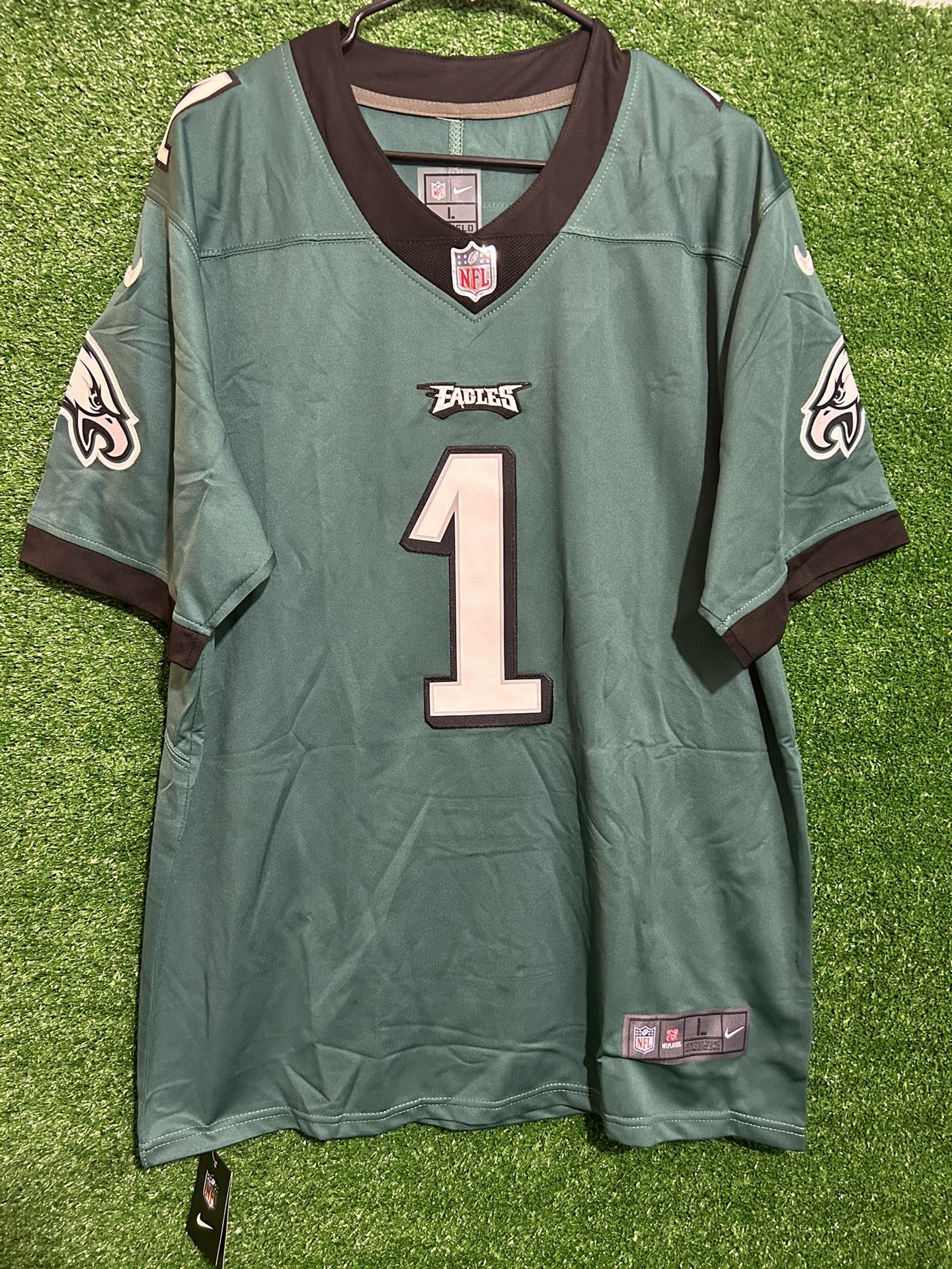 JALEN HURTS PHILADELPHIA EAGLES NIKE JERSEY BRAND NEW WITH TAGS SIZE LARGE