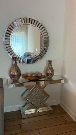 Big mirror and edge table console