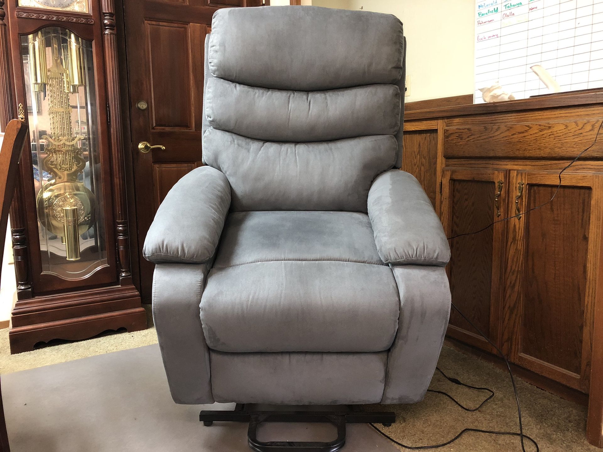 Lift chair barely used