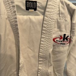 brand/BOLD Look Martial Arts Uniform  Small Size. 