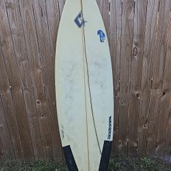Clever Surfboards 6’2 Shortboard – Hand Shaped by Jay Smith – Swallow Tail – Clean & Watertight
