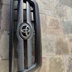 Toyota Tacoma Grill !!!!!