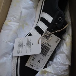 Adidas size 8 w