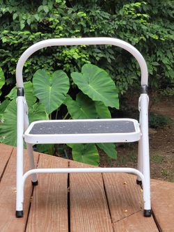 White Metal Step Stool with Handle
