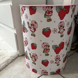 strawberry shortcake laundry basket 