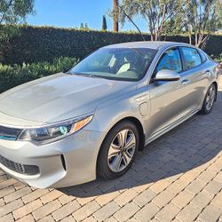 2017 KIA OPTIMA PLUG-IN HYBRID – GREAT GAS SAVER! 