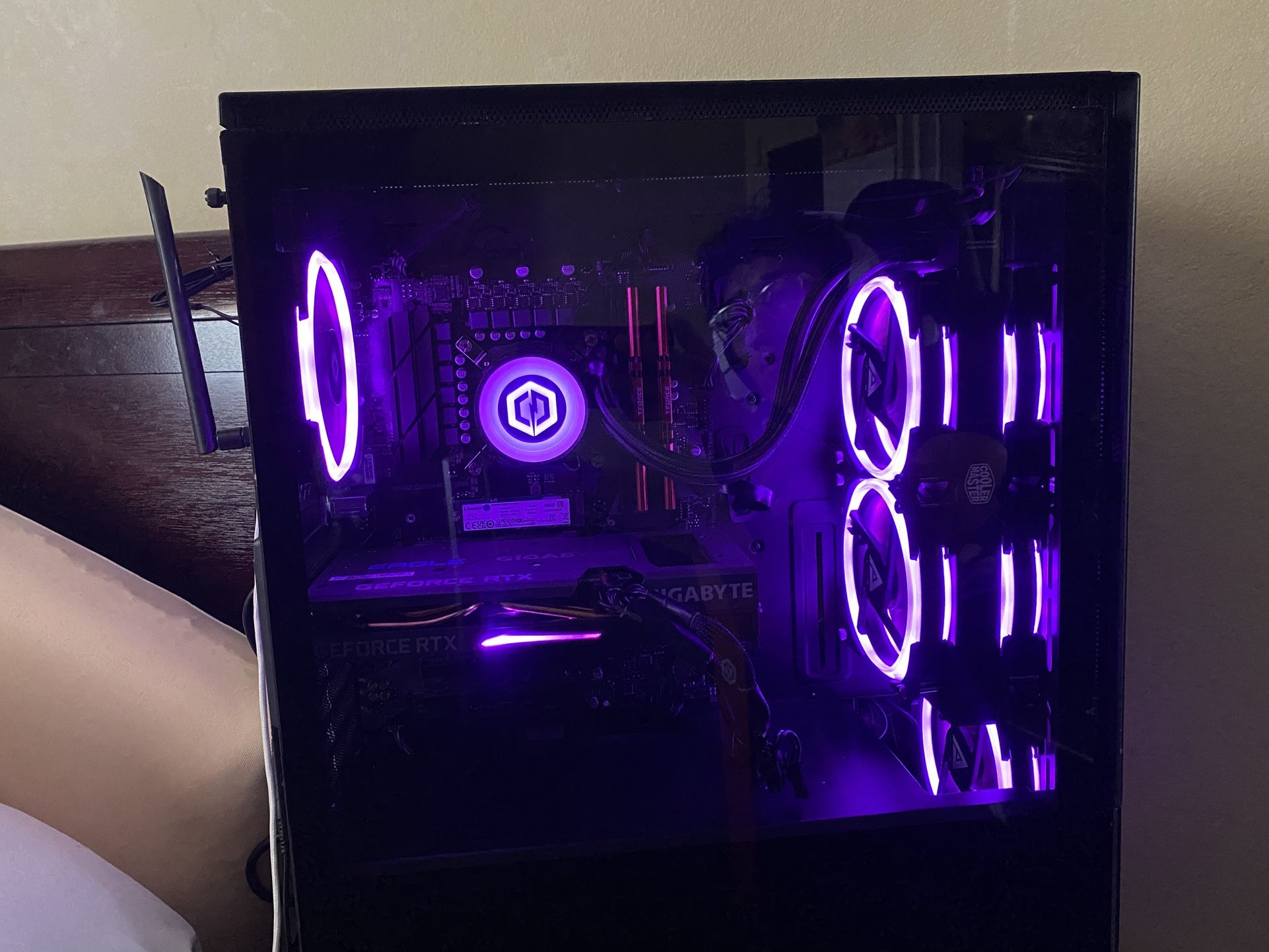 Gaming PC specs in description