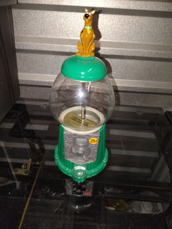 Small bubble gum machine