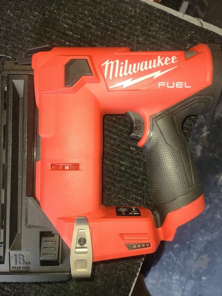 Milwaukee M12 Cordless Brad Nailer. Tool Only