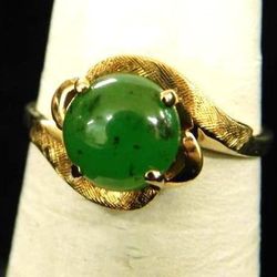 10 K Yellow Real Gold And Jade Ring ( Tested)