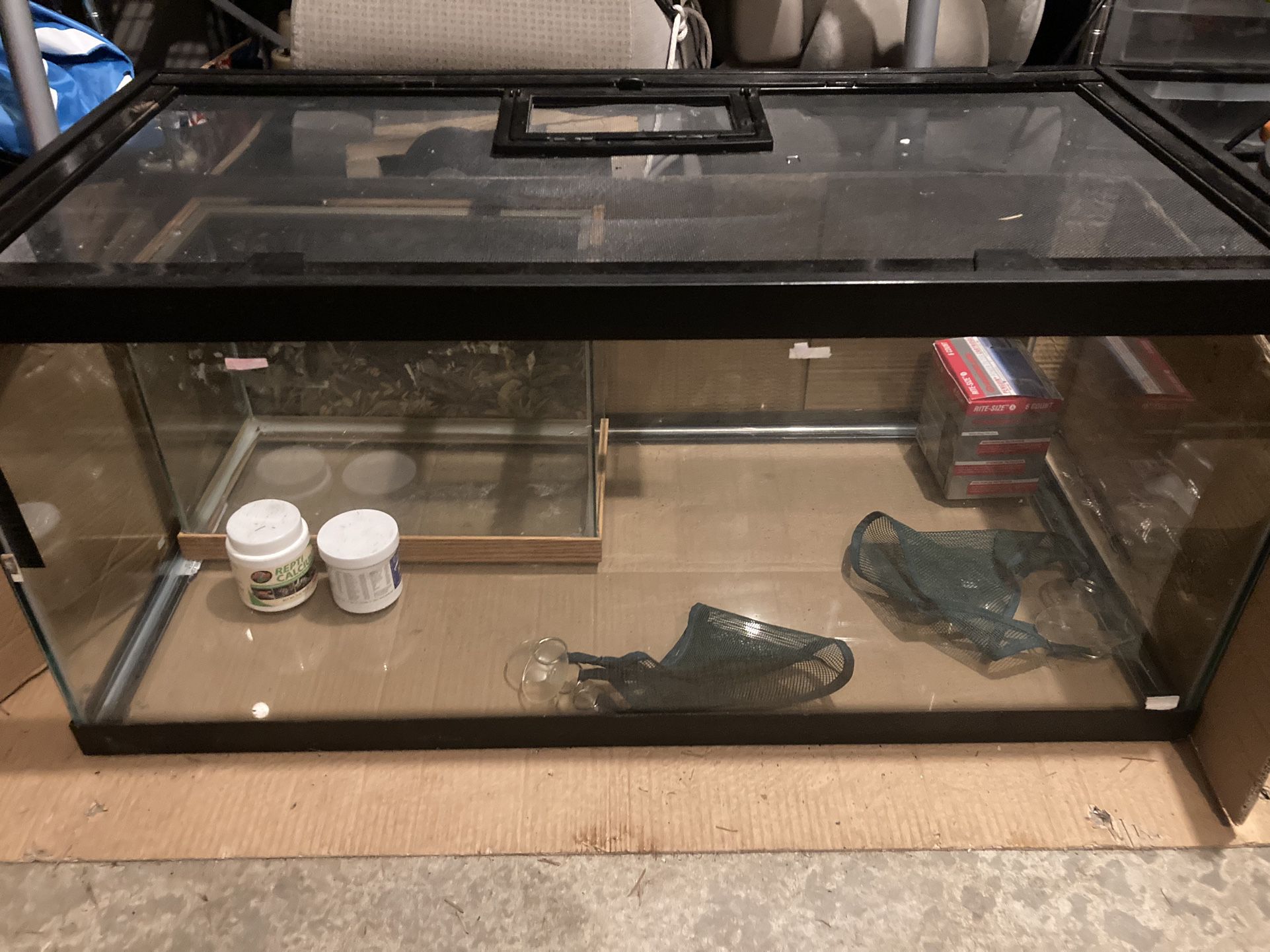 Reptile Tank+accessories+tank For Live Food(crickets, Etc), 10 Gal Fish Tank And Accesories (hablo Español)