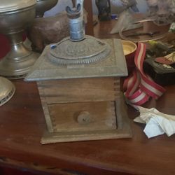 Wrightsville Hardware Colonial Coffee Mill, a
