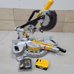 DeWalt 20v Max 7 1/4 sliding miter saw serrucho sierra kit 4.0ah 
DCS361M1
