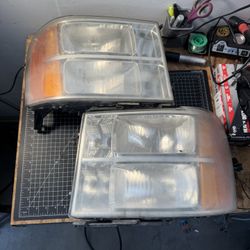 08 GMC Sierra Headlights 