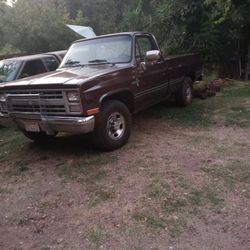 Chevy 1987 C20 Long Bed Motor 5.7 Very Good