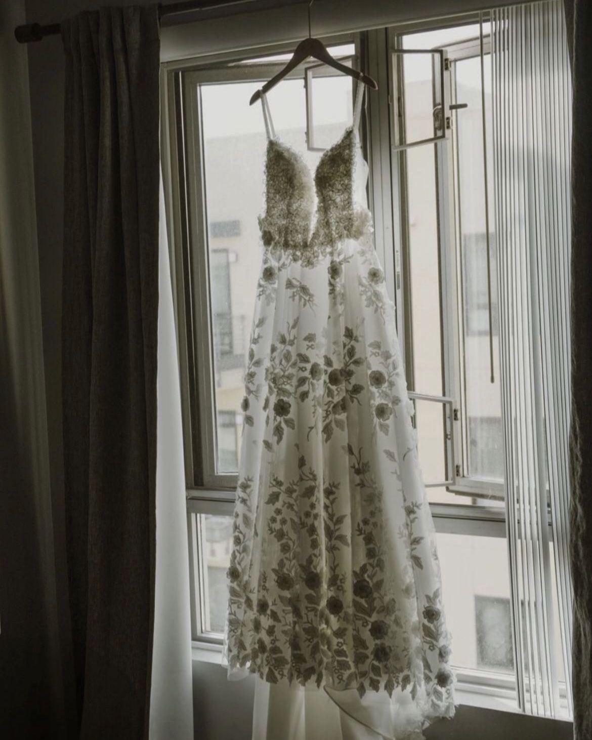 flawless beach wedding dress 🕊️