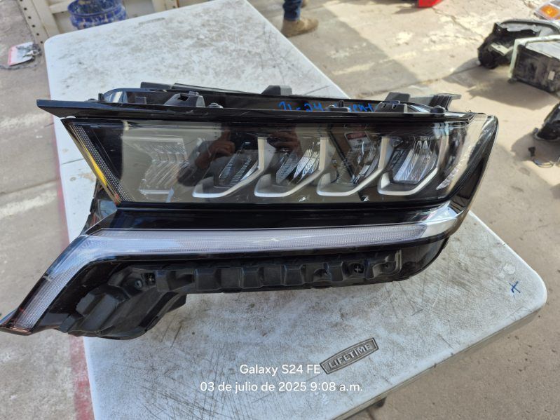 Kia Sorento Left Headlight Oem