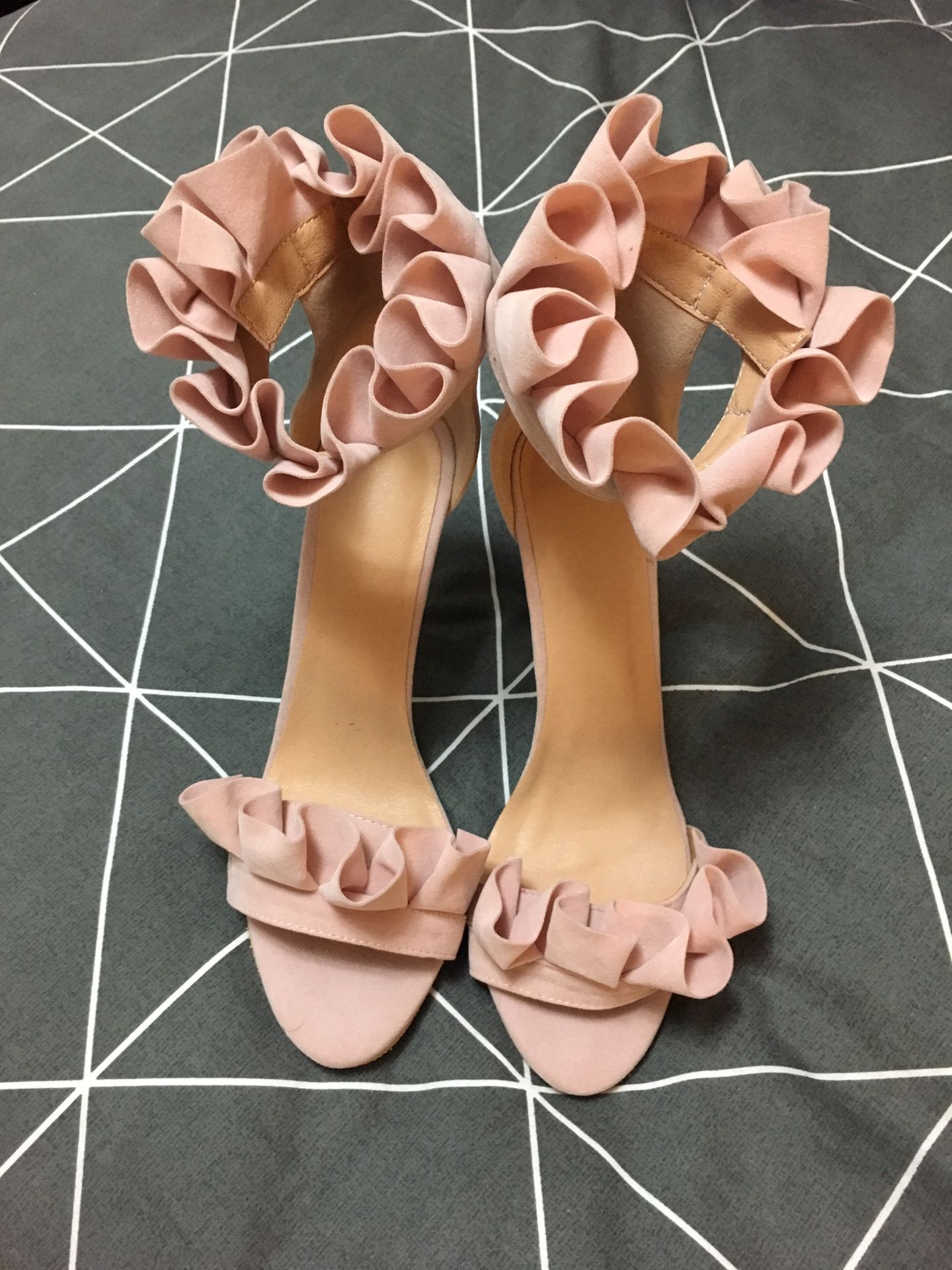 Pink heels 7.5