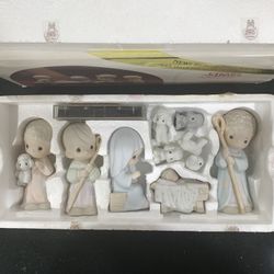 “PRECIOUS  MOMENTS” “NATIVITY SCENE “ (ORIGINAL  BOX SET  9 PORCELAIN PIECES) PLUS  WEE 3 KINGS SET