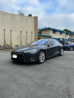 2015 Tesla Model S 70D AWD – $9,800 OBO