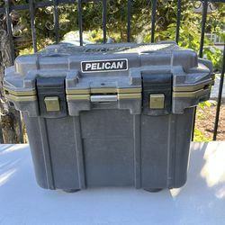 Pelican rotomolded cooler ice chest heavy duty camping fishing picnic beach cold drinks like Yeti