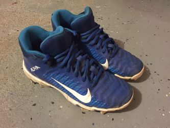 Baseball cleats - size 3 1/2 boys
