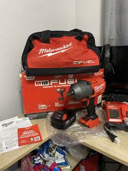 Milwaukee M18 FUEL 18-Volt Lithium-Ion Brushless Cordless 1/2 in. Impact Wrench w/Friction Ring Kit w/One 5.0 Ah 