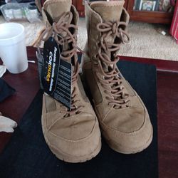 Size eight men's boots working boots brand new 
